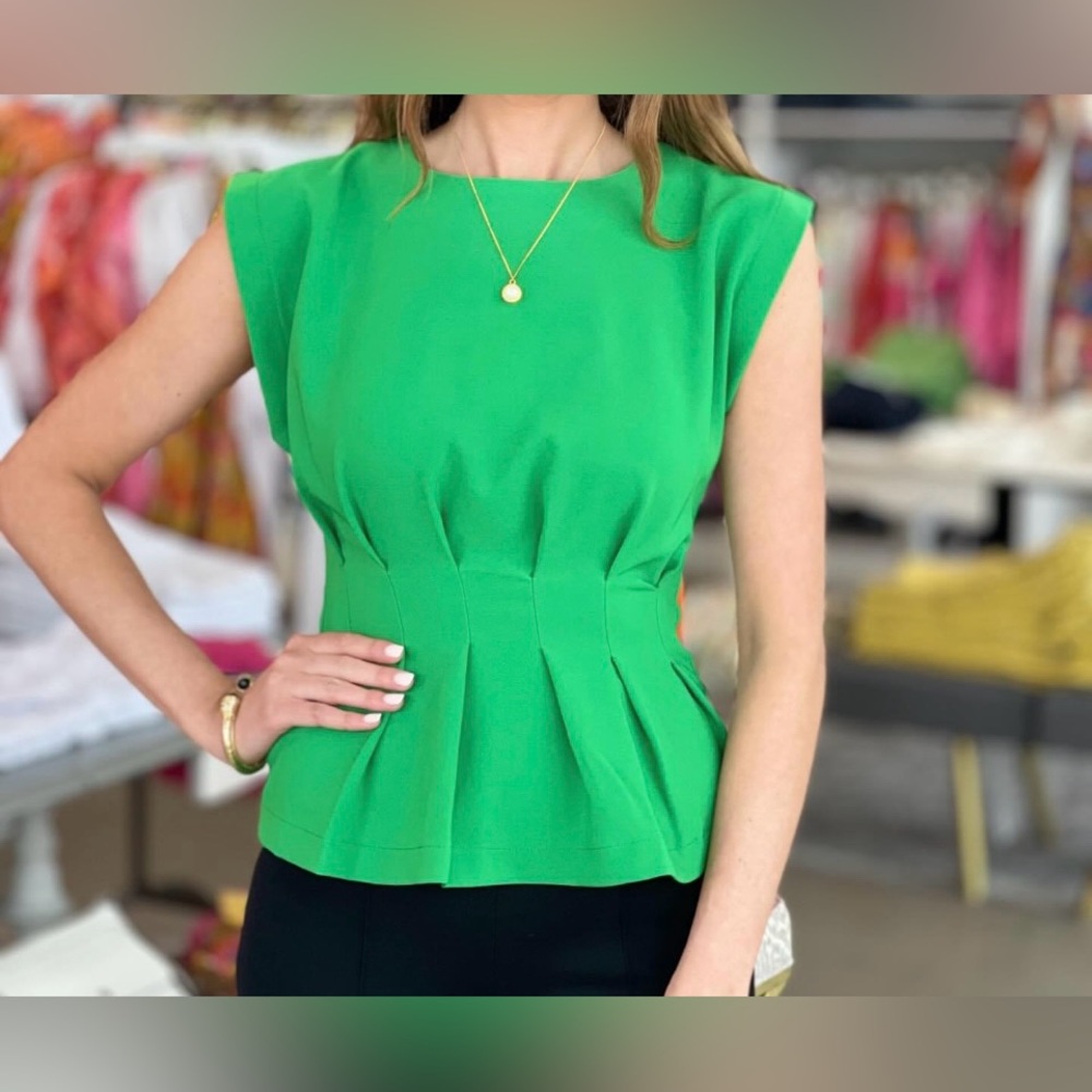 Glam sleeveless top in green sz small. New with tags.